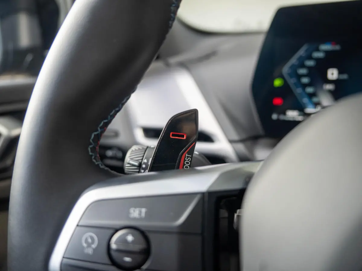 M135 xDrive | Harman-Kardon | Panoramadak | Stoelverwarming | Achteruitrijcamera | 19''