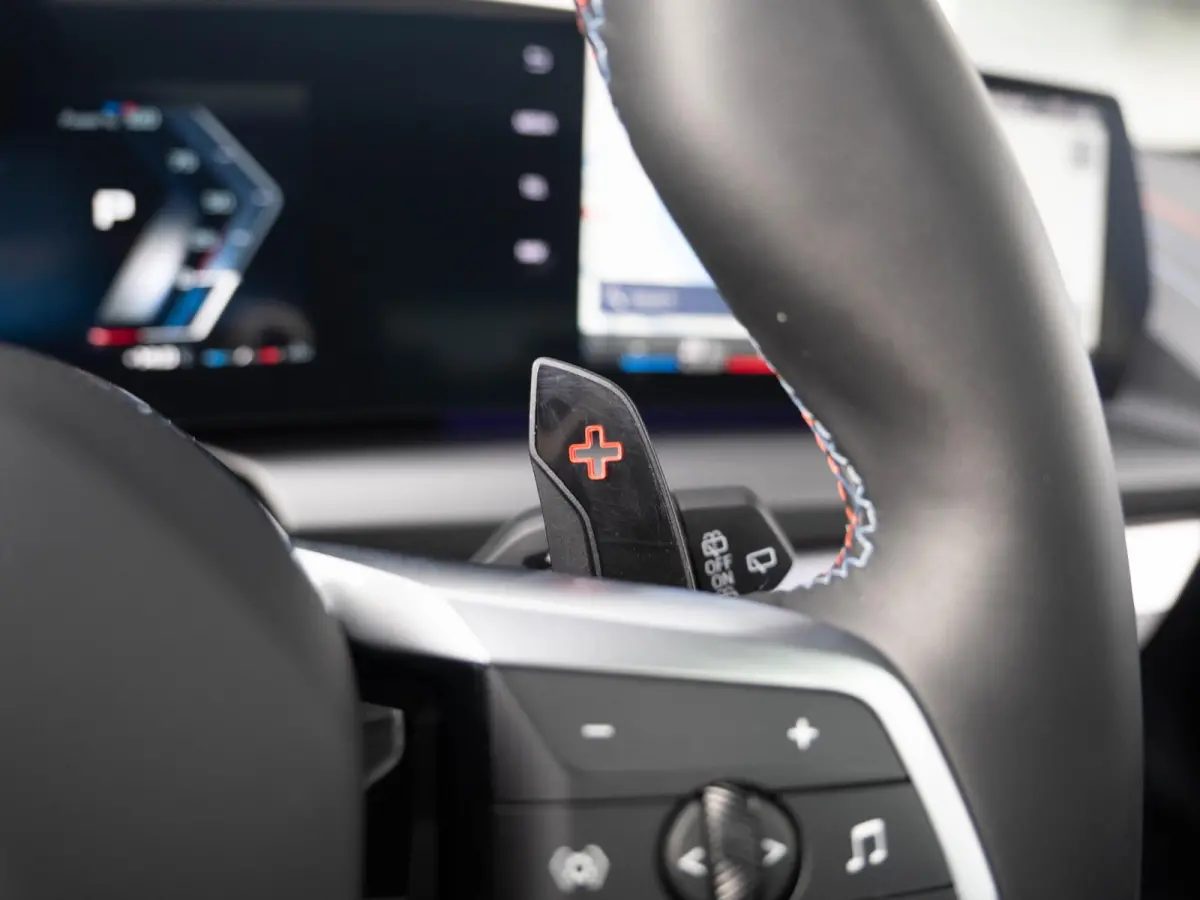 M135 xDrive | Harman-Kardon | Panoramadak | Stoelverwarming | Achteruitrijcamera | 19''