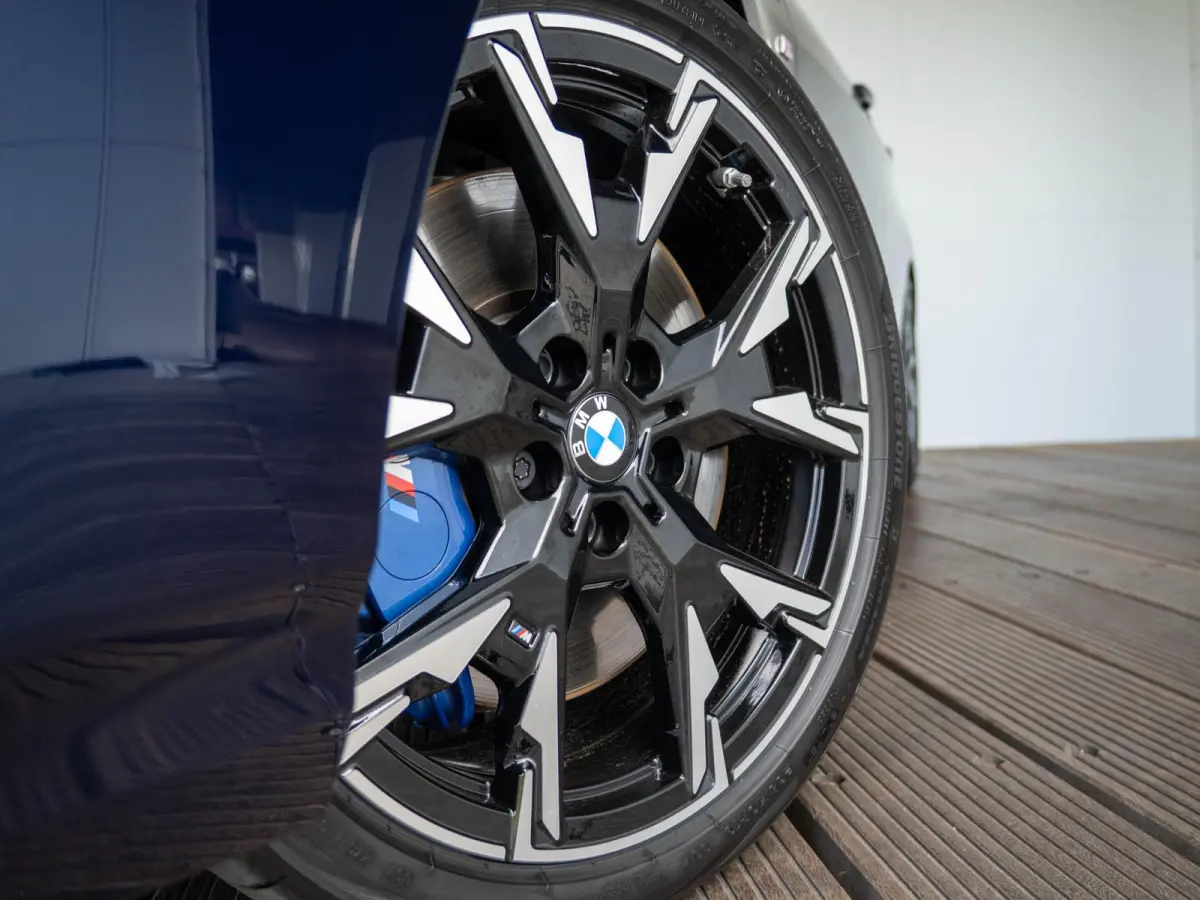 M135 xDrive | Harman-Kardon | Panoramadak | Stoelverwarming | Achteruitrijcamera | 19''