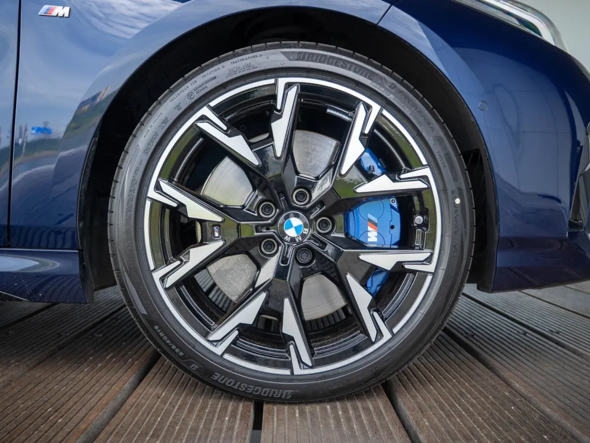 M135 xDrive | Harman-Kardon | Panoramadak | Stoelverwarming | Achteruitrijcamera | 19''