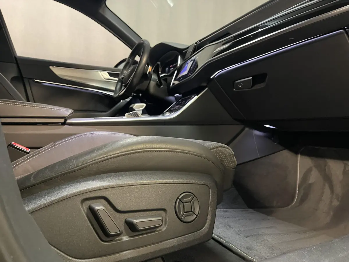 55 TFSI e quattro Competition 19"/SOH 97%/Aero Pakket/Trekhaak/Stoelverwarming + memory/Adaptieve cruise/Keyless/Camera/Matrix LED