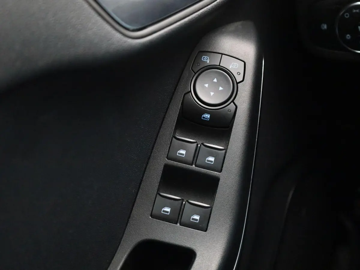 1.0 EcoBoost Hybrid Titanium | Apple Carplay/Android Auto | Cruise Control | Navigatie | Parkeersensoren | Bluetooth |