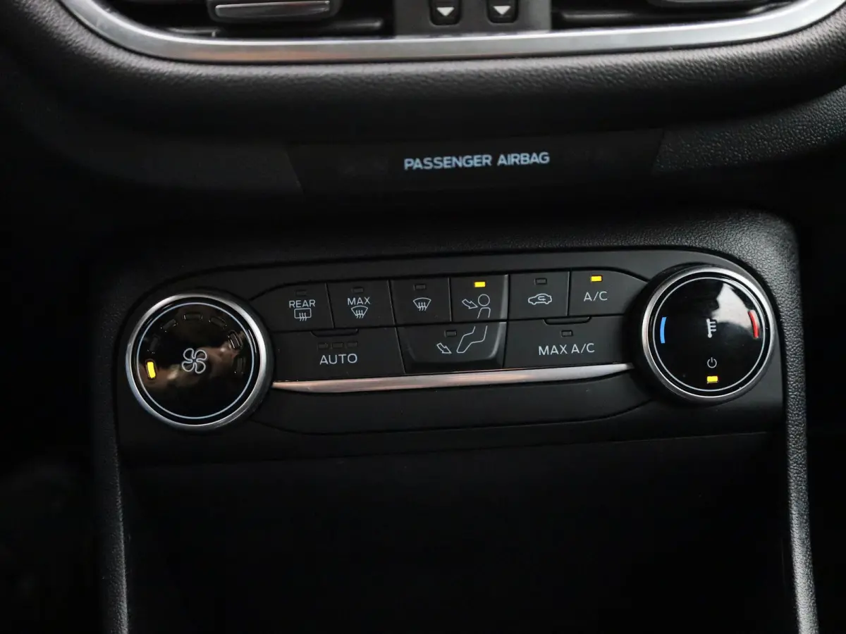 1.0 EcoBoost Hybrid Titanium | Apple Carplay/Android Auto | Cruise Control | Navigatie | Parkeersensoren | Bluetooth |