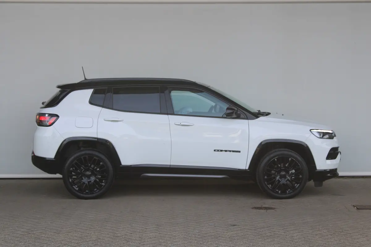 1.5T e-Hybrid S | Lederen bekleding | Schuif-kanteldak | Premium audio | Camera | Navigatie