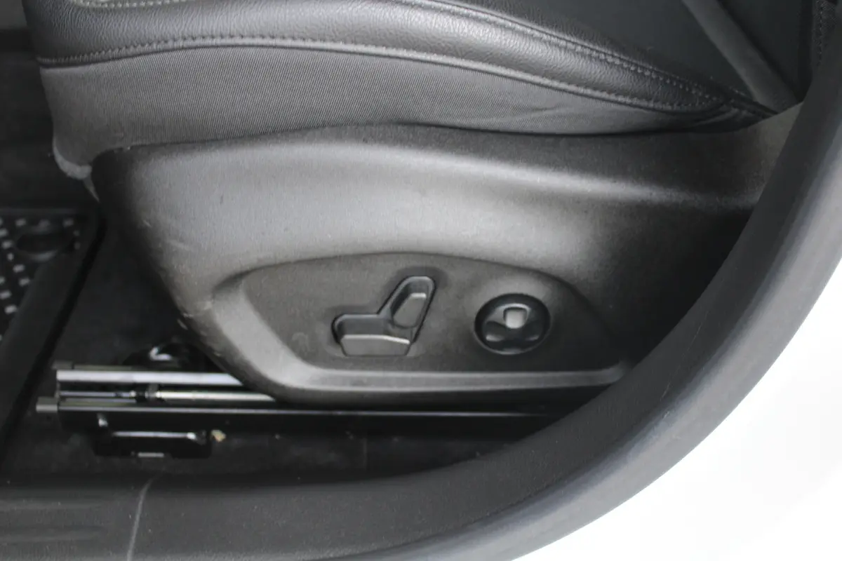 1.5T e-Hybrid S | Lederen bekleding | Schuif-kanteldak | Premium audio | Camera | Navigatie