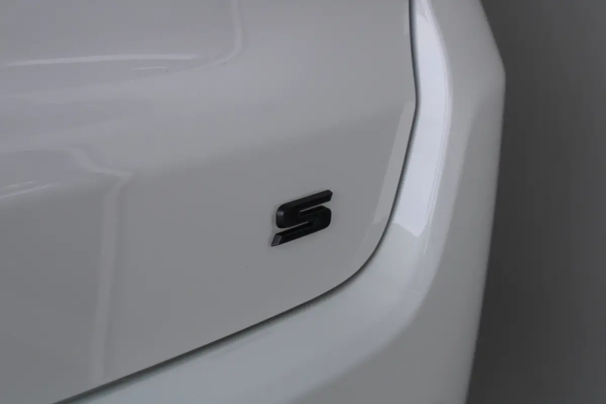 1.5T e-Hybrid S | Lederen bekleding | Schuif-kanteldak | Premium audio | Camera | Navigatie
