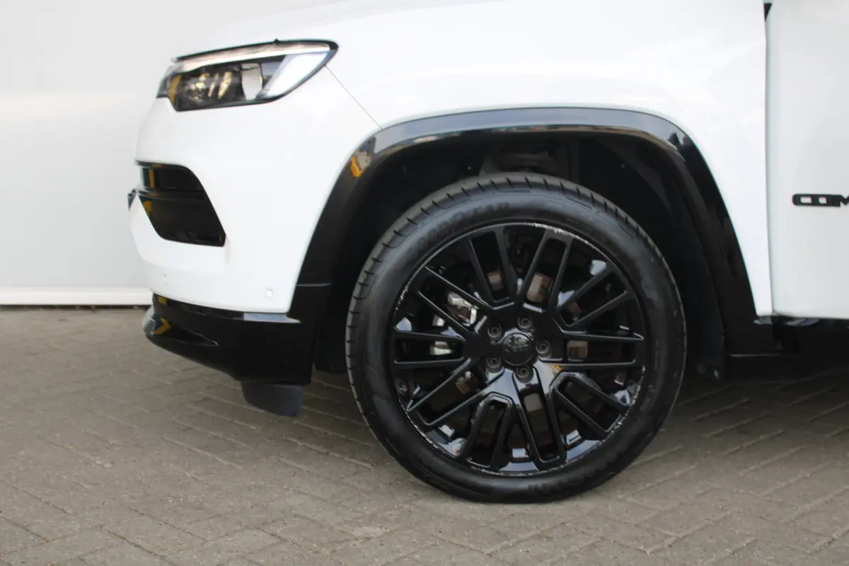 1.5T e-Hybrid S | Lederen bekleding | Schuif-kanteldak | Premium audio | Camera | Navigatie