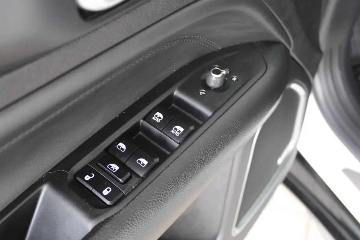 1.5T e-Hybrid S | Lederen bekleding | Schuif-kanteldak | Premium audio | Camera | Navigatie