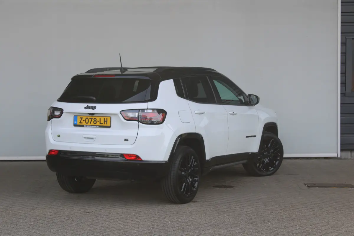 1.5T e-Hybrid S | Lederen bekleding | Schuif-kanteldak | Premium audio | Camera | Navigatie