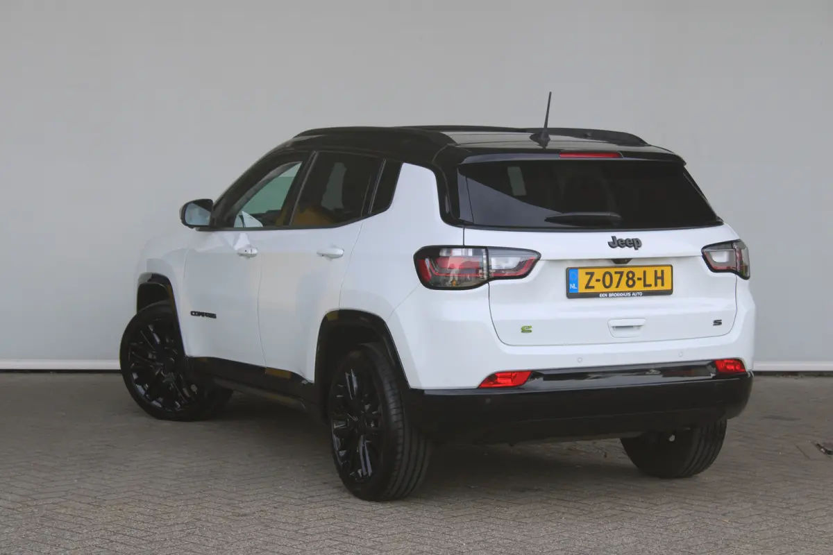 1.5T e-Hybrid S | Lederen bekleding | Schuif-kanteldak | Premium audio | Camera | Navigatie
