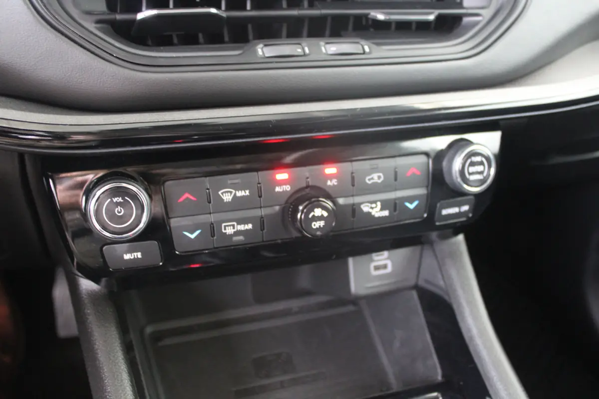 1.5T e-Hybrid S | Lederen bekleding | Schuif-kanteldak | Premium audio | Camera | Navigatie