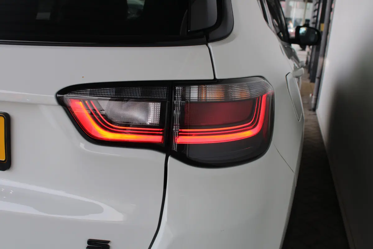 1.5T e-Hybrid S | Lederen bekleding | Schuif-kanteldak | Premium audio | Camera | Navigatie