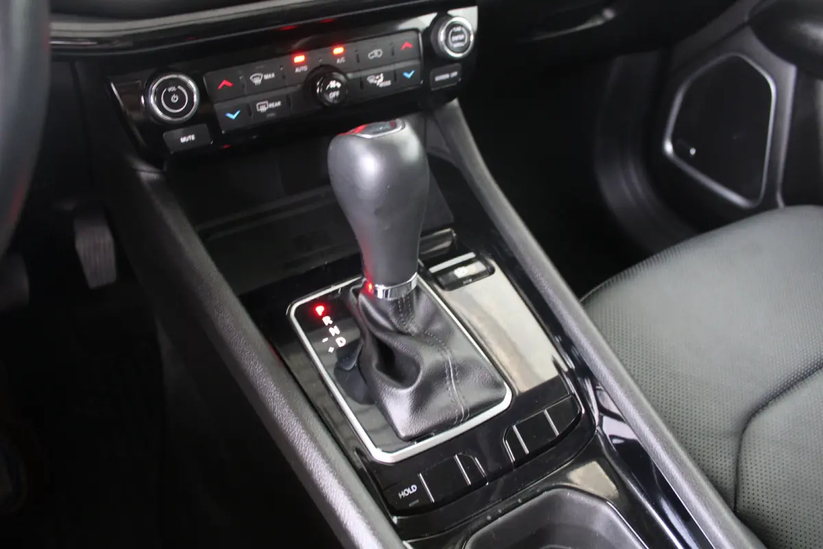 1.5T e-Hybrid S | Lederen bekleding | Schuif-kanteldak | Premium audio | Camera | Navigatie