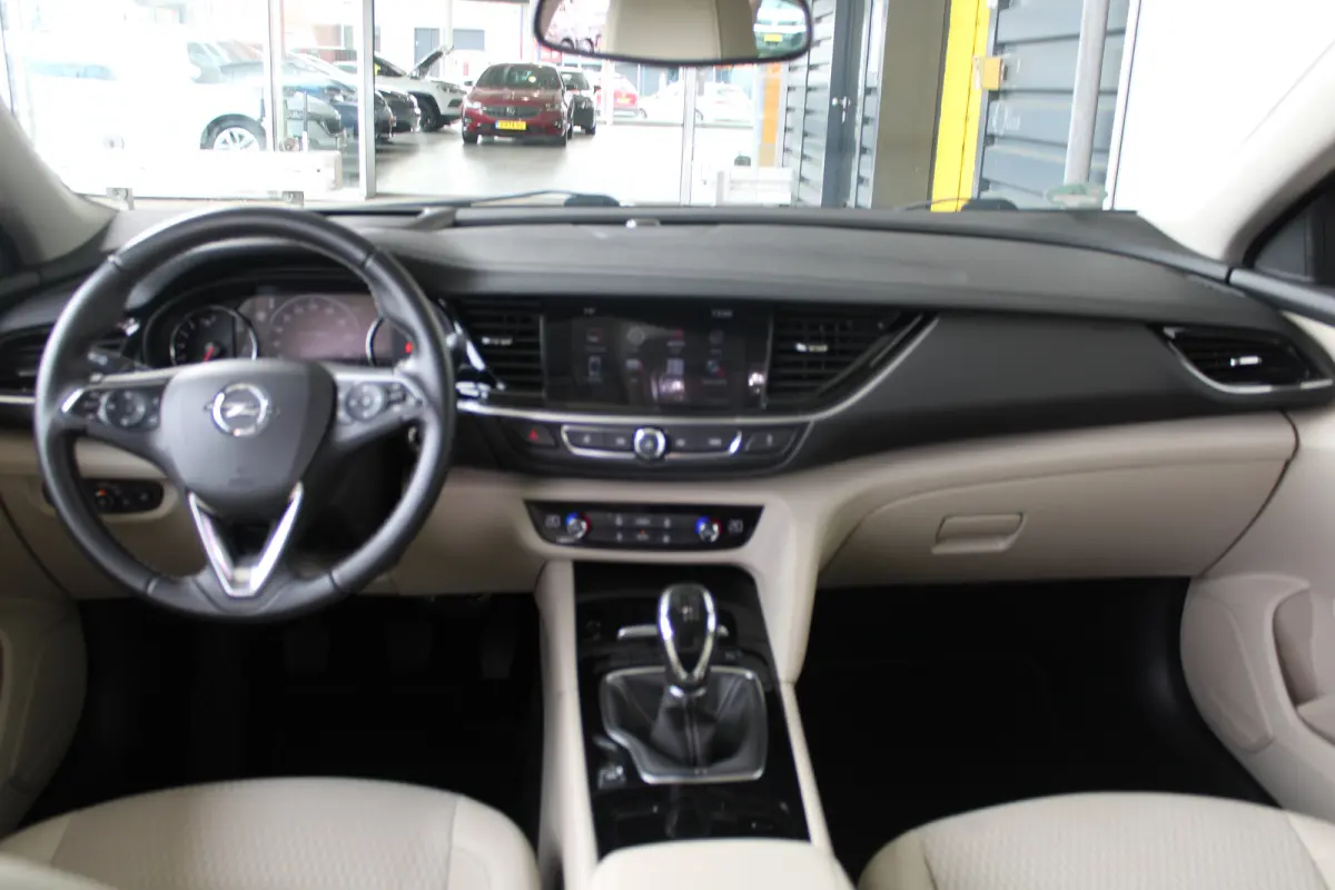 1.5 Turbo EcoTec Innovation | Afneembare trekhaak | Elektronische achterklep | Climate control | Matrix Led |
