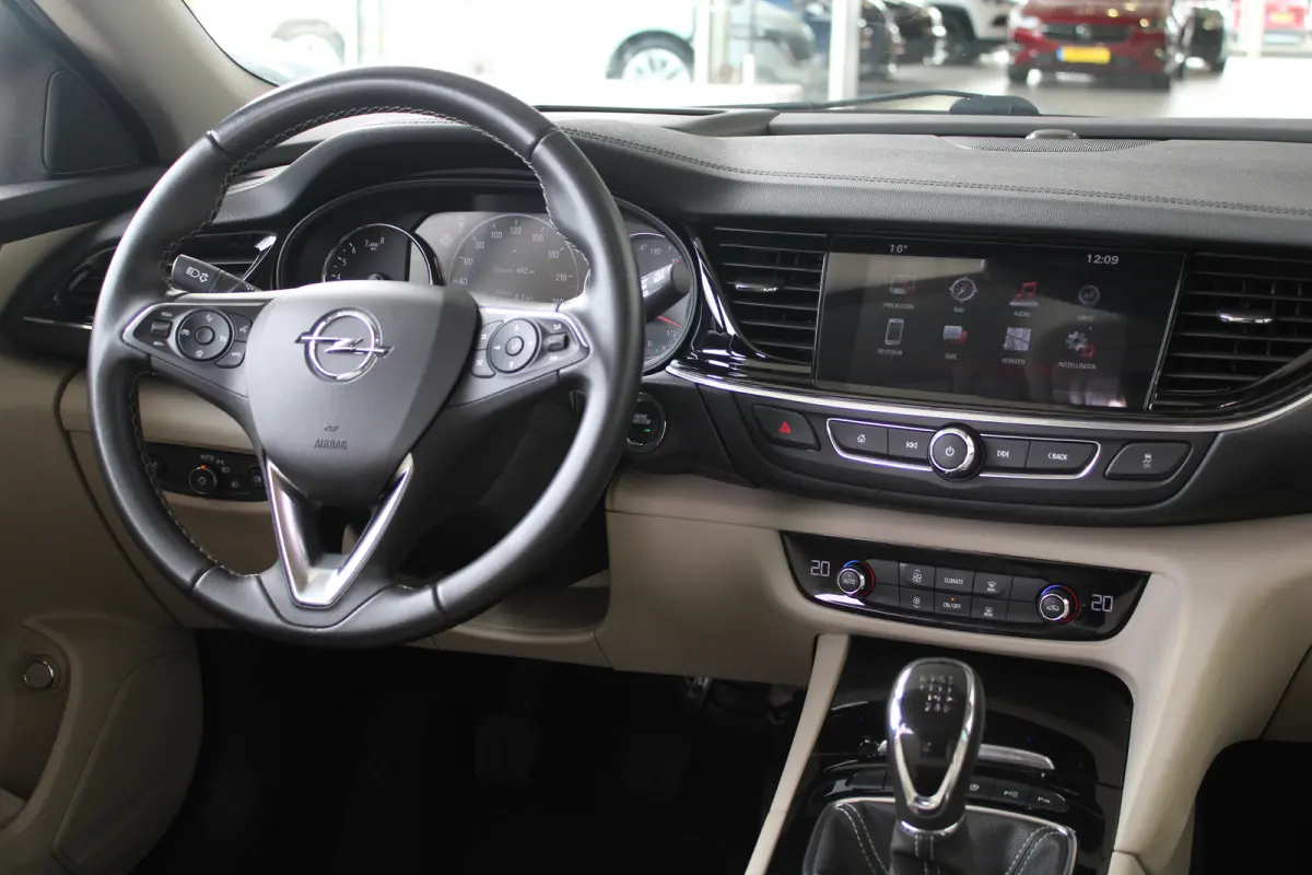 1.5 Turbo EcoTec Innovation | Afneembare trekhaak | Elektronische achterklep | Climate control | Matrix Led |