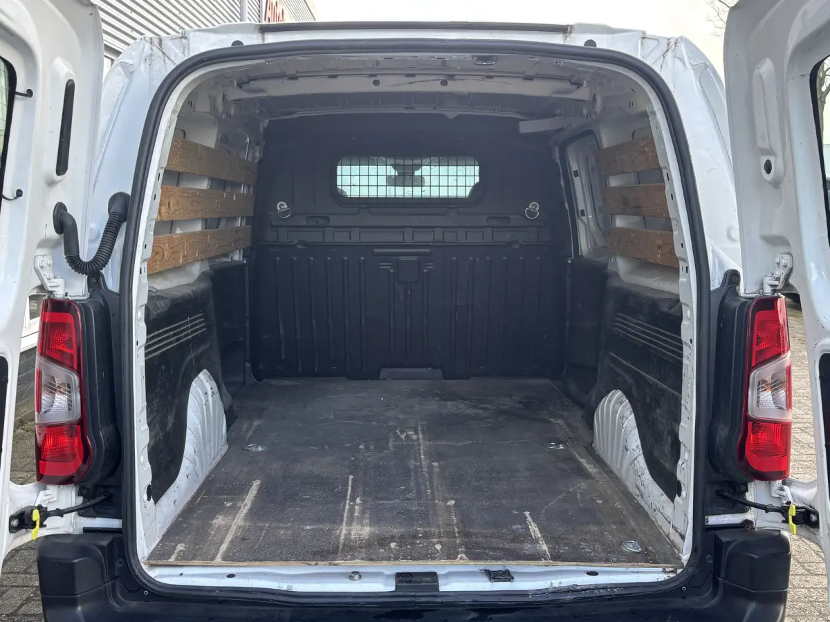 1.5 BlueHDI Club XL L2 | Apple Carplay | Navi | Cruise | Airco