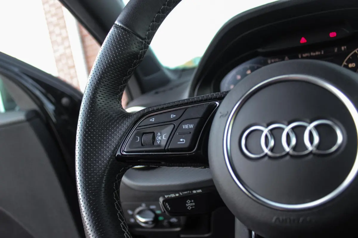 30 TFSI S Edition S-Line | 1e eigenaar | NL auto | 18 inch | LED | Camera | Sport | Cruise control | Sound system | Sfeerverlichting | Stoelverwarming | Climate control |