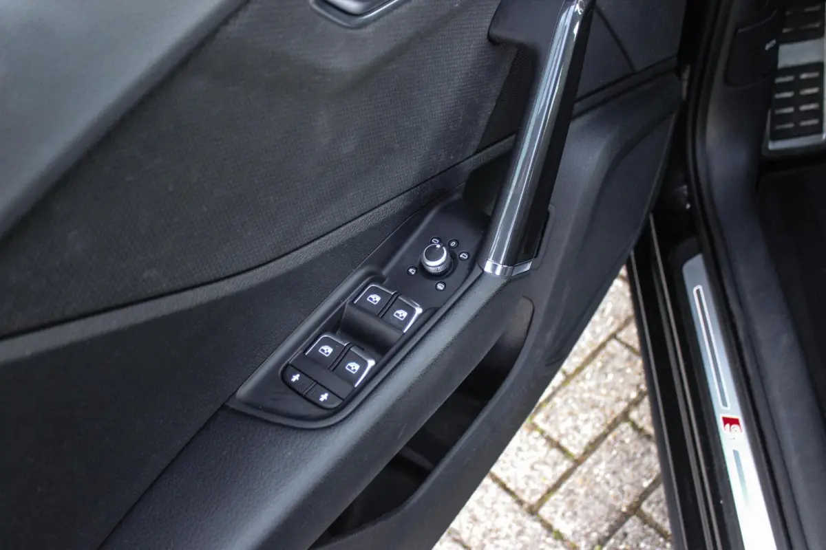 30 TFSI S Edition S-Line | 1e eigenaar | NL auto | 18 inch | LED | Camera | Sport | Cruise control | Sound system | Sfeerverlichting | Stoelverwarming | Climate control |