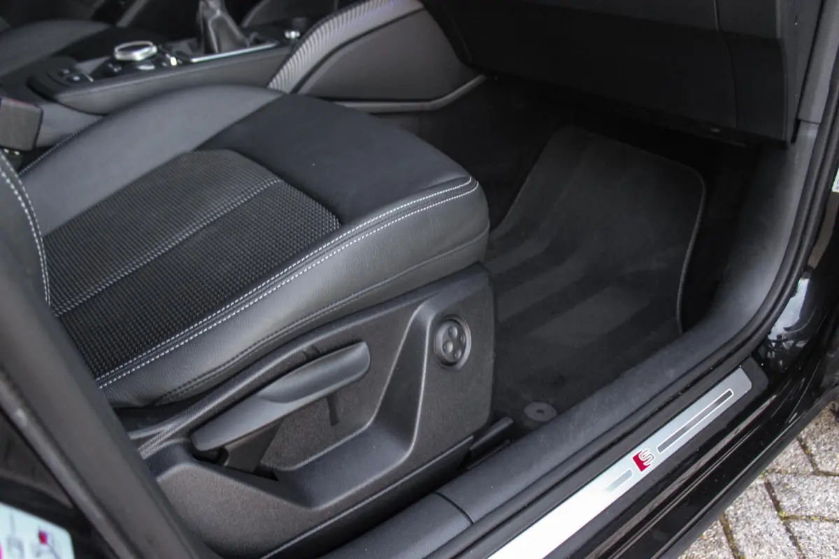 30 TFSI S Edition S-Line | 1e eigenaar | NL auto | 18 inch | LED | Camera | Sport | Cruise control | Sound system | Sfeerverlichting | Stoelverwarming | Climate control |