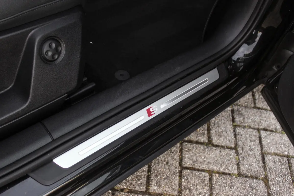 30 TFSI S Edition S-Line | 1e eigenaar | NL auto | 18 inch | LED | Camera | Sport | Cruise control | Sound system | Sfeerverlichting | Stoelverwarming | Climate control |