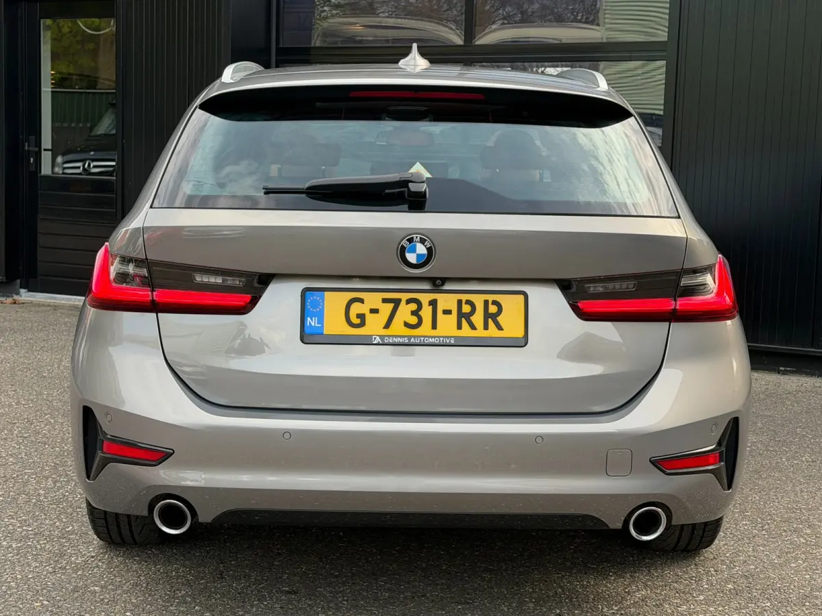 330i Individual Edition Oxidgrau Pano