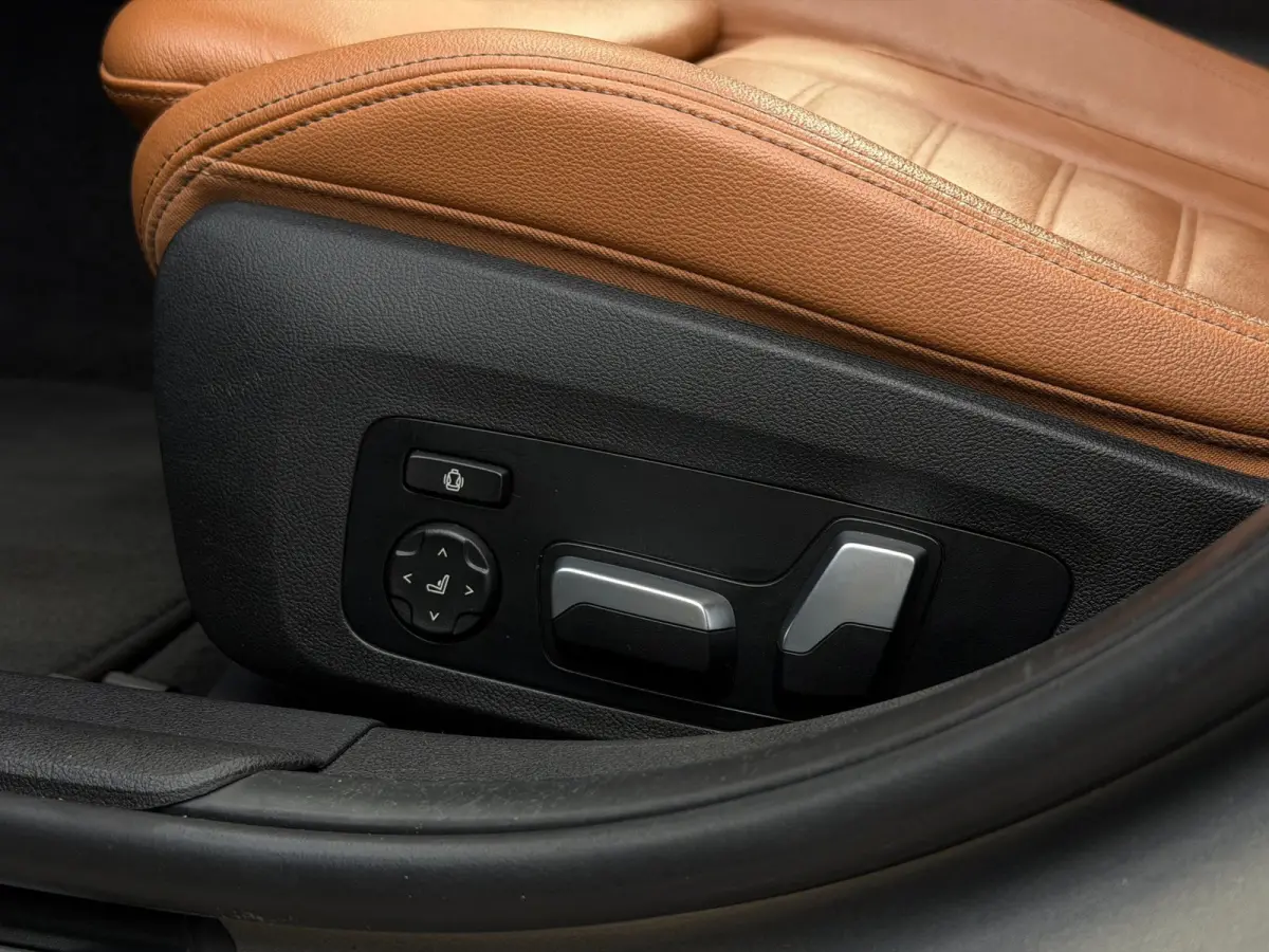 330i Individual Edition Oxidgrau Pano