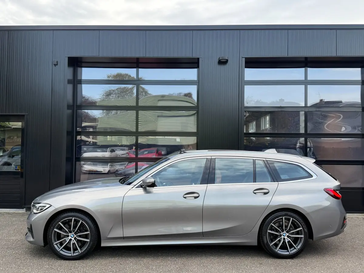 330i Individual Edition Oxidgrau Pano