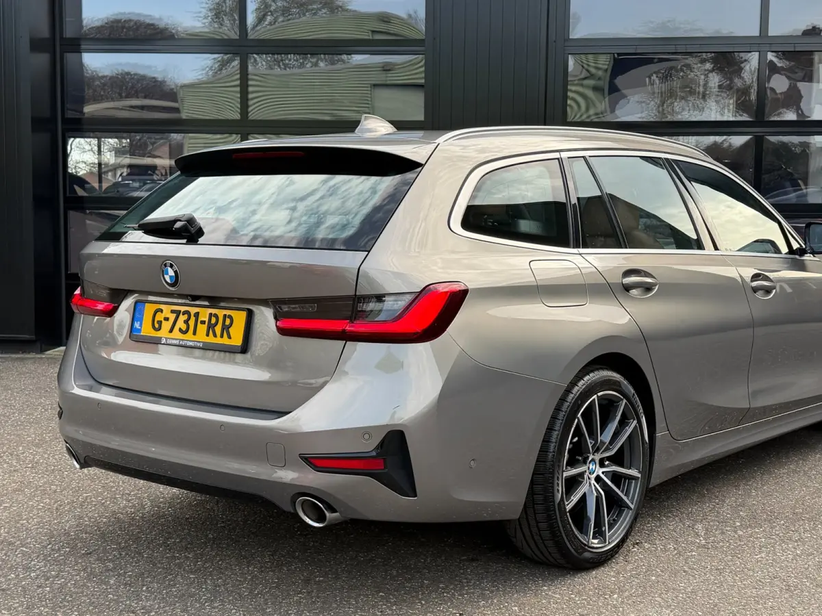 330i Individual Edition Oxidgrau Pano