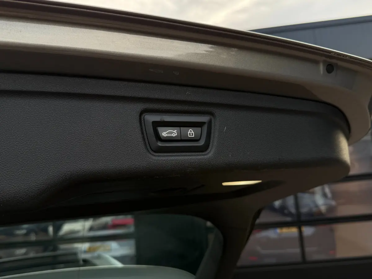 330i Individual Edition Oxidgrau Pano