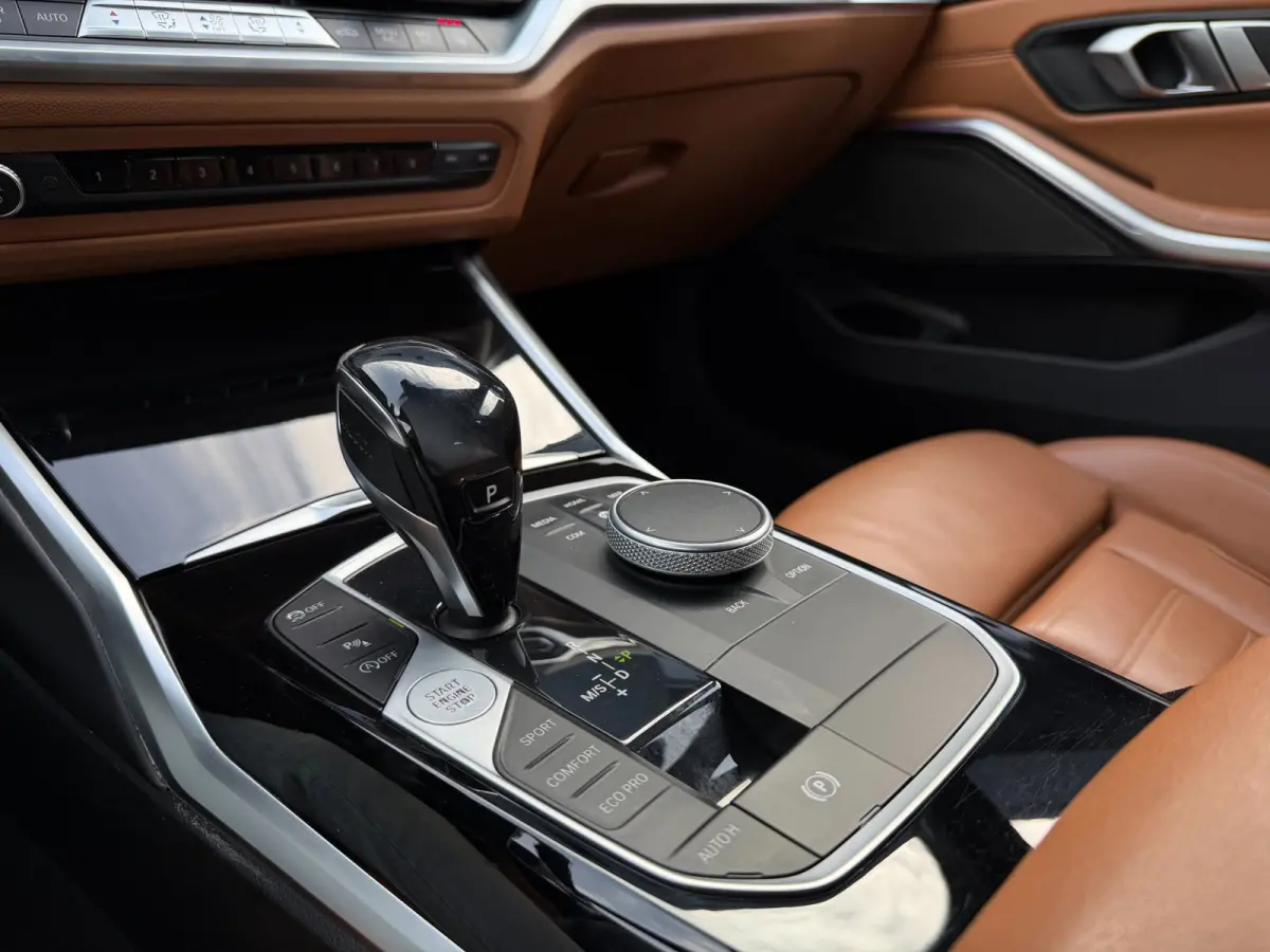 330i Individual Edition Oxidgrau Pano