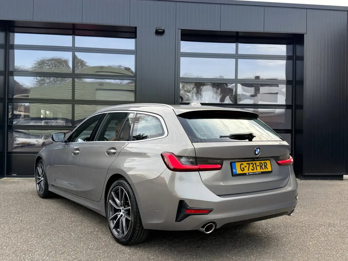 330i Individual Edition Oxidgrau Pano