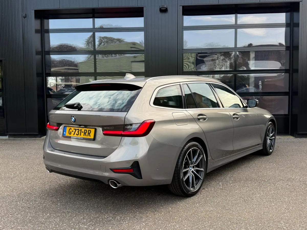 330i Individual Edition Oxidgrau Pano