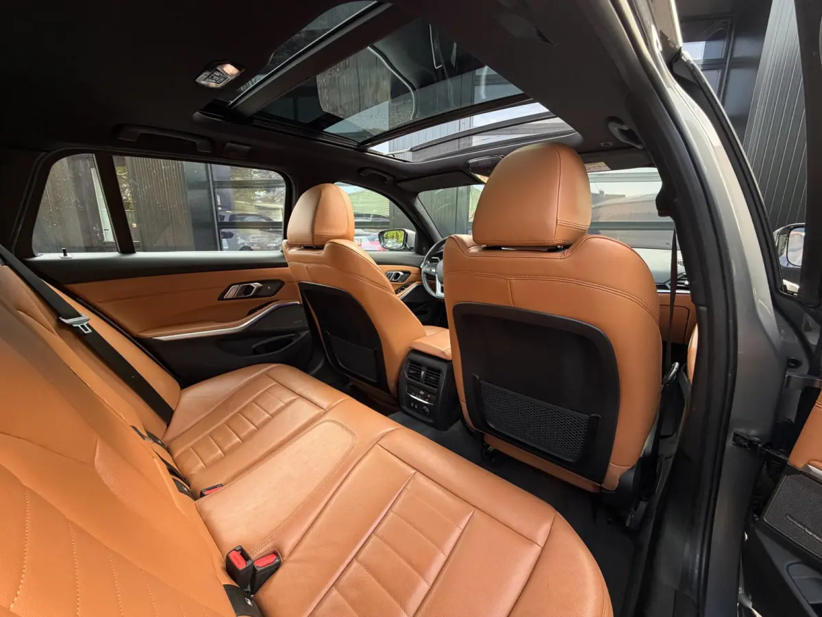 330i Individual Edition Oxidgrau Pano
