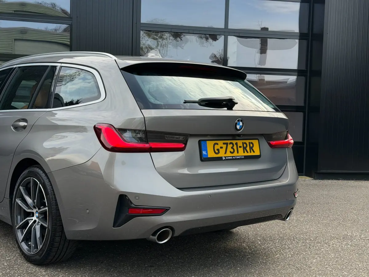 330i Individual Edition Oxidgrau Pano