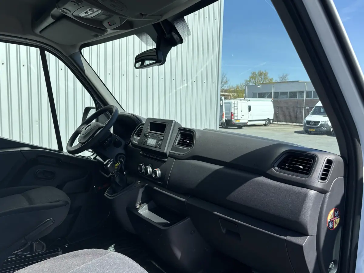 2.3 Turbo L2H2*A/C*CRUISE*HAAK*CAM*TEL*PDC*