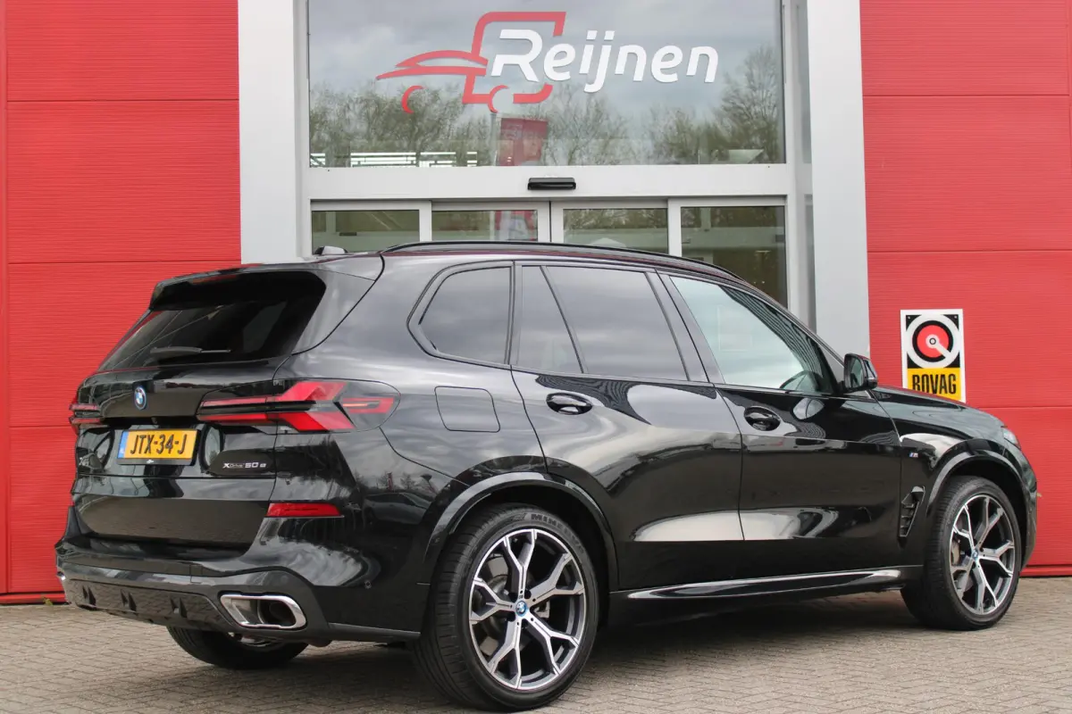 xDrive50e 490PK M-SPORT LAUNCH EDITION | PANORAMA SCHUIF/KANTEL DAK "SKY LOUNGE" | COMFORT STOELEN ELEKTRISCH VERSTELBAAR MET GEHEUGENFUNCTIE EN VERWARMBAAR VOOR EN ACHTER | LEDEREN BEKLEDIN