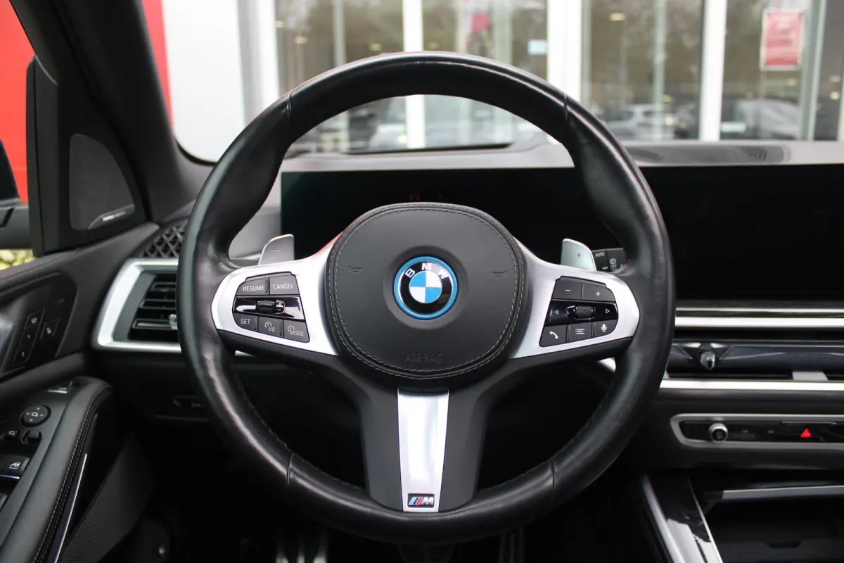 xDrive50e 490PK M-SPORT LAUNCH EDITION | PANORAMA SCHUIF/KANTEL DAK "SKY LOUNGE" | COMFORT STOELEN ELEKTRISCH VERSTELBAAR MET GEHEUGENFUNCTIE EN VERWARMBAAR VOOR EN ACHTER | LEDEREN BEKLEDIN