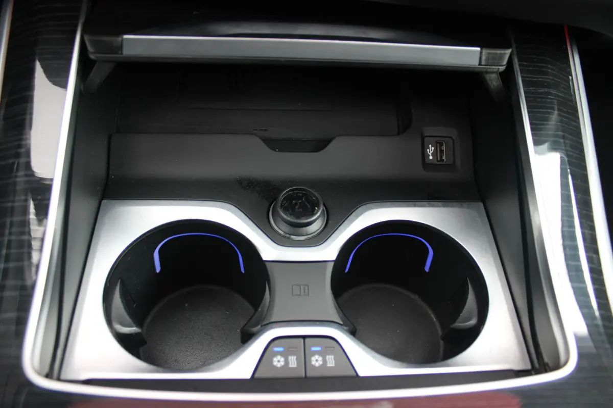 xDrive50e 490PK M-SPORT LAUNCH EDITION | PANORAMA SCHUIF/KANTEL DAK "SKY LOUNGE" | COMFORT STOELEN ELEKTRISCH VERSTELBAAR MET GEHEUGENFUNCTIE EN VERWARMBAAR VOOR EN ACHTER | LEDEREN BEKLEDIN