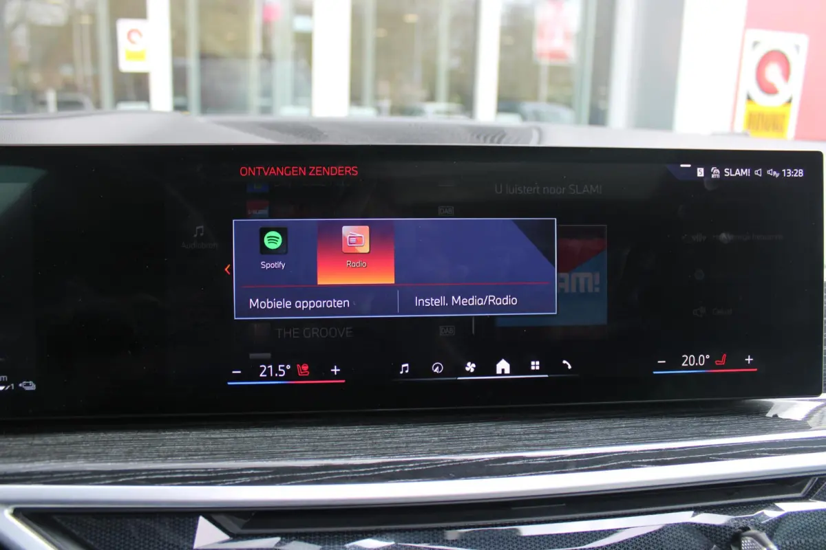 xDrive50e 490PK M-SPORT LAUNCH EDITION | PANORAMA SCHUIF/KANTEL DAK "SKY LOUNGE" | COMFORT STOELEN ELEKTRISCH VERSTELBAAR MET GEHEUGENFUNCTIE EN VERWARMBAAR VOOR EN ACHTER | LEDEREN BEKLEDIN