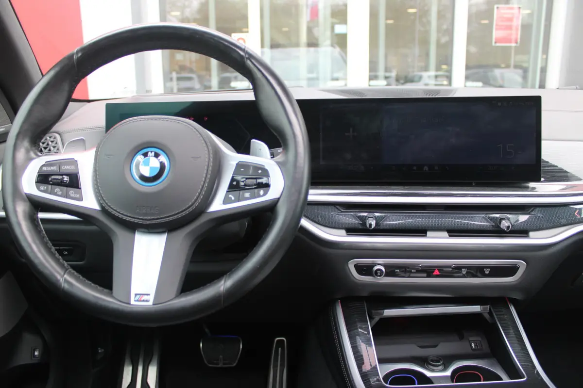 xDrive50e 490PK M-SPORT LAUNCH EDITION | PANORAMA SCHUIF/KANTEL DAK "SKY LOUNGE" | COMFORT STOELEN ELEKTRISCH VERSTELBAAR MET GEHEUGENFUNCTIE EN VERWARMBAAR VOOR EN ACHTER | LEDEREN BEKLEDIN