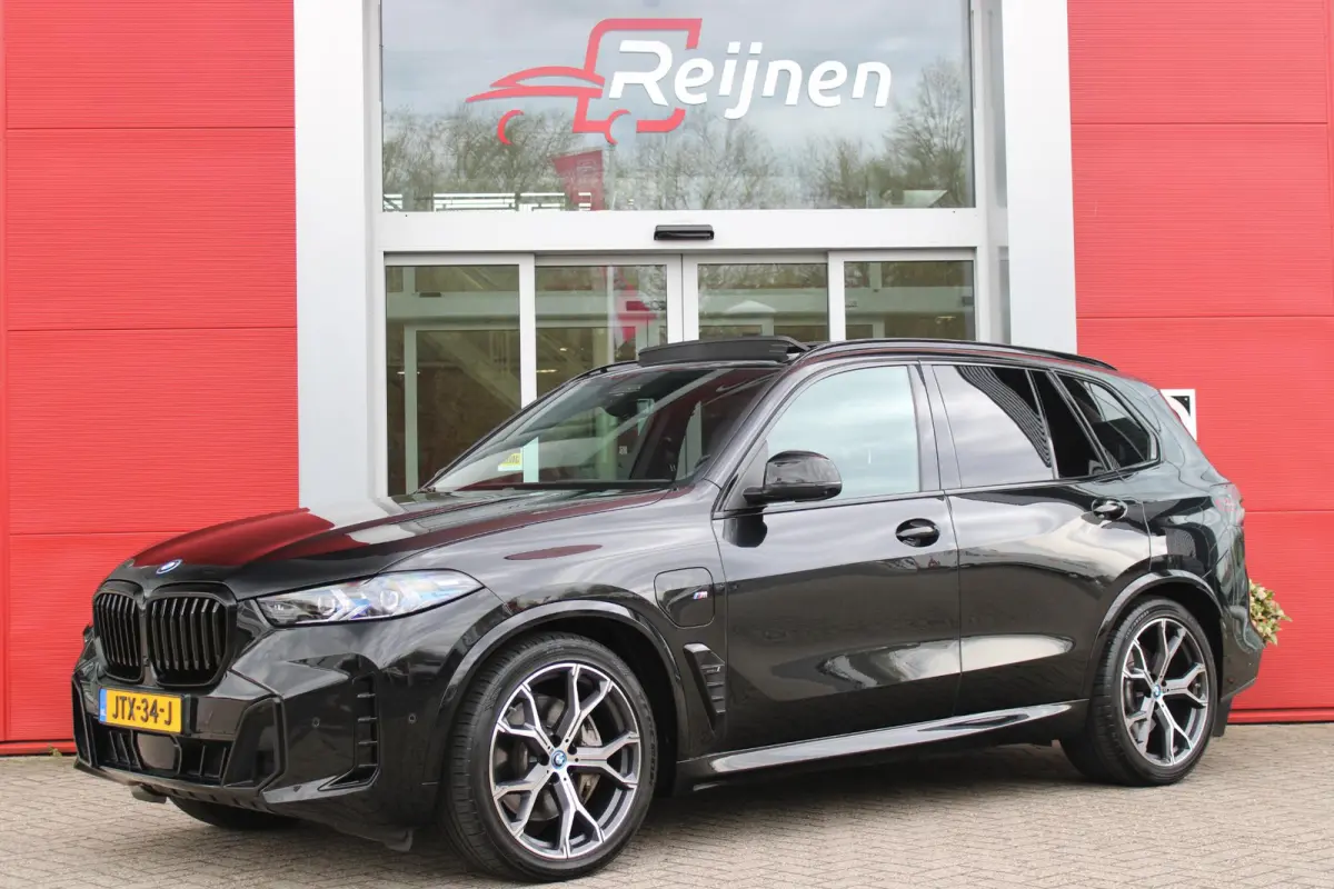 xDrive50e 490PK M-SPORT LAUNCH EDITION | PANORAMA SCHUIF/KANTEL DAK "SKY LOUNGE" | COMFORT STOELEN ELEKTRISCH VERSTELBAAR MET GEHEUGENFUNCTIE EN VERWARMBAAR VOOR EN ACHTER | LEDEREN BEKLEDIN