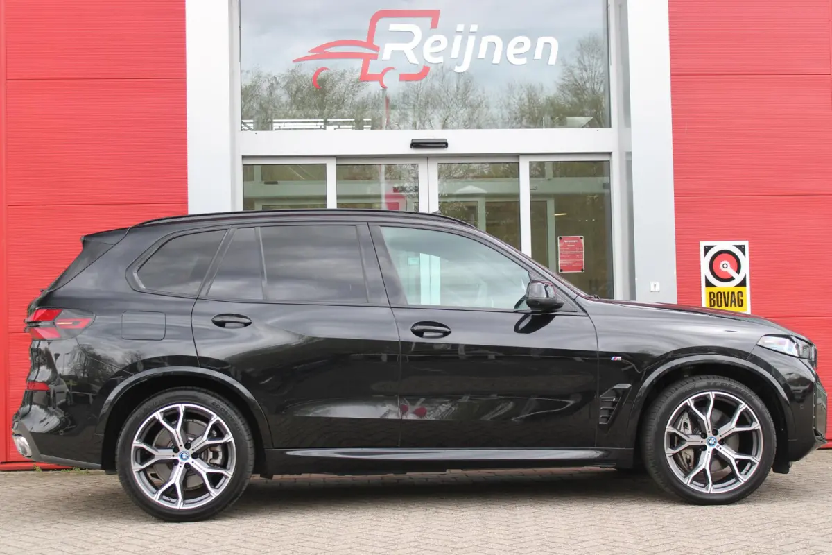 xDrive50e 490PK M-SPORT LAUNCH EDITION | PANORAMA SCHUIF/KANTEL DAK "SKY LOUNGE" | COMFORT STOELEN ELEKTRISCH VERSTELBAAR MET GEHEUGENFUNCTIE EN VERWARMBAAR VOOR EN ACHTER | LEDEREN BEKLEDIN