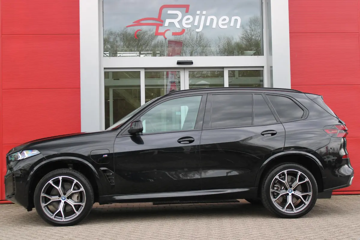 xDrive50e 490PK M-SPORT LAUNCH EDITION | PANORAMA SCHUIF/KANTEL DAK "SKY LOUNGE" | COMFORT STOELEN ELEKTRISCH VERSTELBAAR MET GEHEUGENFUNCTIE EN VERWARMBAAR VOOR EN ACHTER | LEDEREN BEKLEDIN