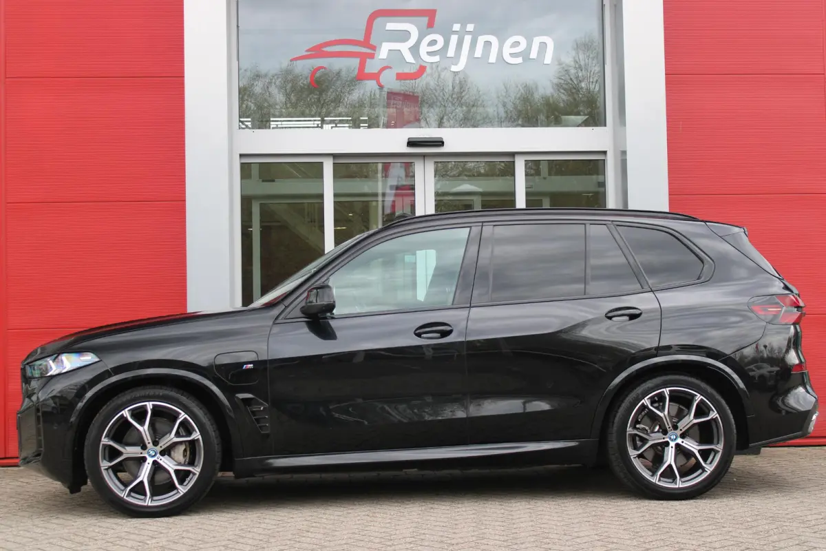 xDrive50e 490PK M-SPORT LAUNCH EDITION | PANORAMA SCHUIF/KANTEL DAK "SKY LOUNGE" | COMFORT STOELEN ELEKTRISCH VERSTELBAAR MET GEHEUGENFUNCTIE EN VERWARMBAAR VOOR EN ACHTER | LEDEREN BEKLEDIN