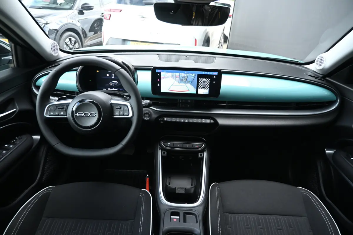 1.2 Hybrid Urban 110pk | Pack Style + Winter + Comfort | Navigatie | Achteruitrijcamera | Draadloos Apple Carplay & Android Auto | Keyless Entry & Start | !!
