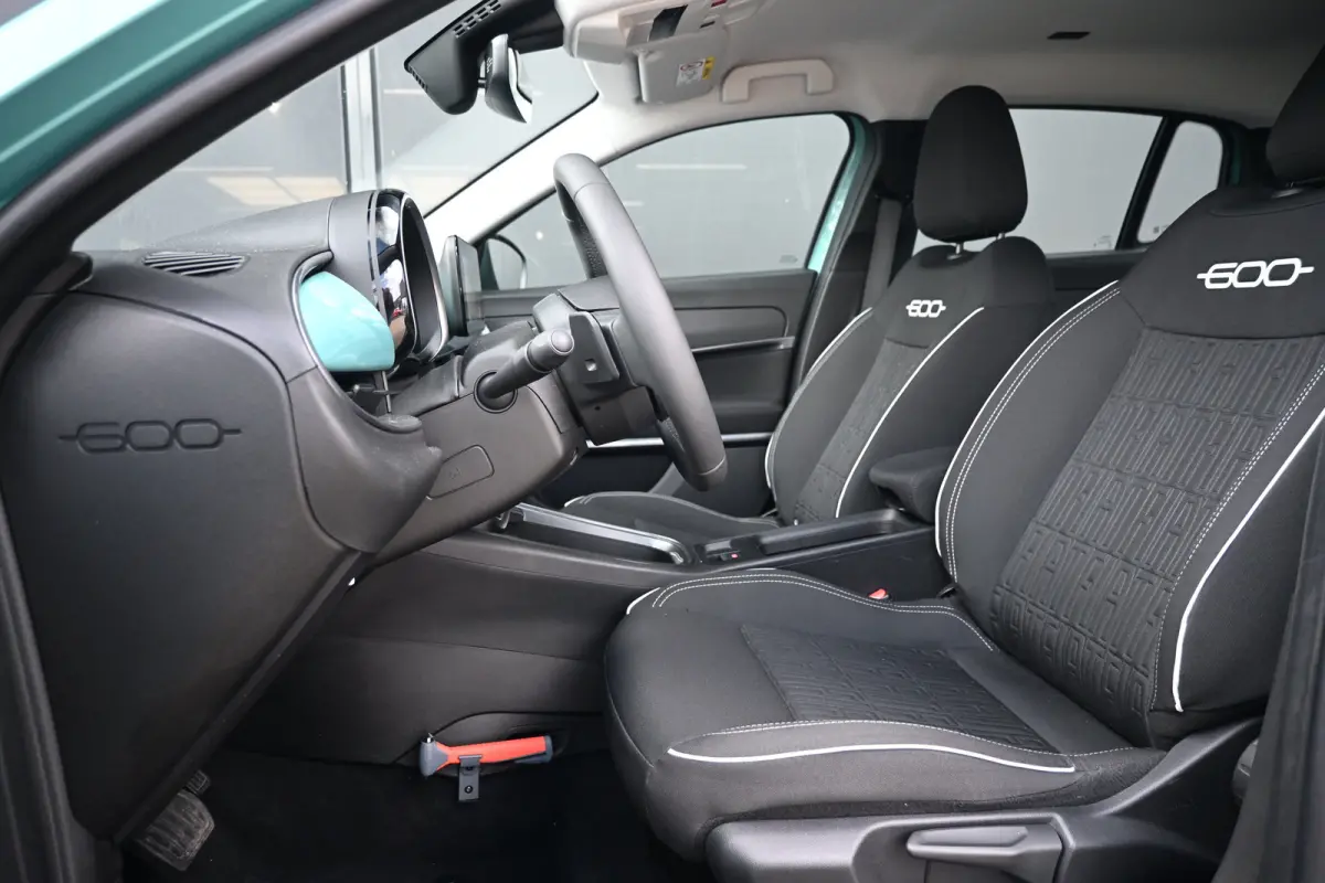 1.2 Hybrid Urban 110pk | Pack Style + Winter + Comfort | Navigatie | Achteruitrijcamera | Draadloos Apple Carplay & Android Auto | Keyless Entry & Start | !!
