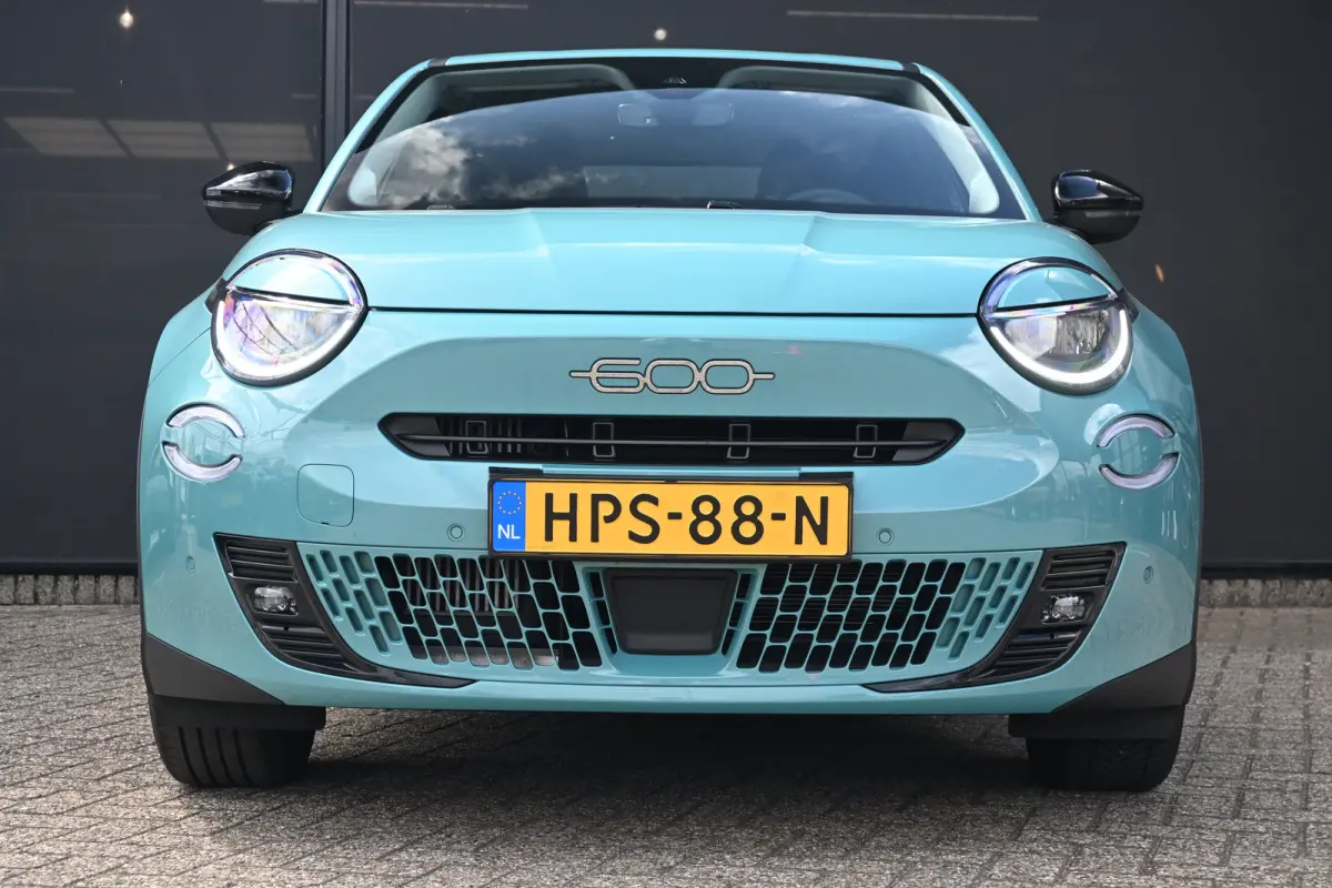 1.2 Hybrid Urban 110pk | Pack Style + Winter + Comfort | Navigatie | Achteruitrijcamera | Draadloos Apple Carplay & Android Auto | Keyless Entry & Start | !!