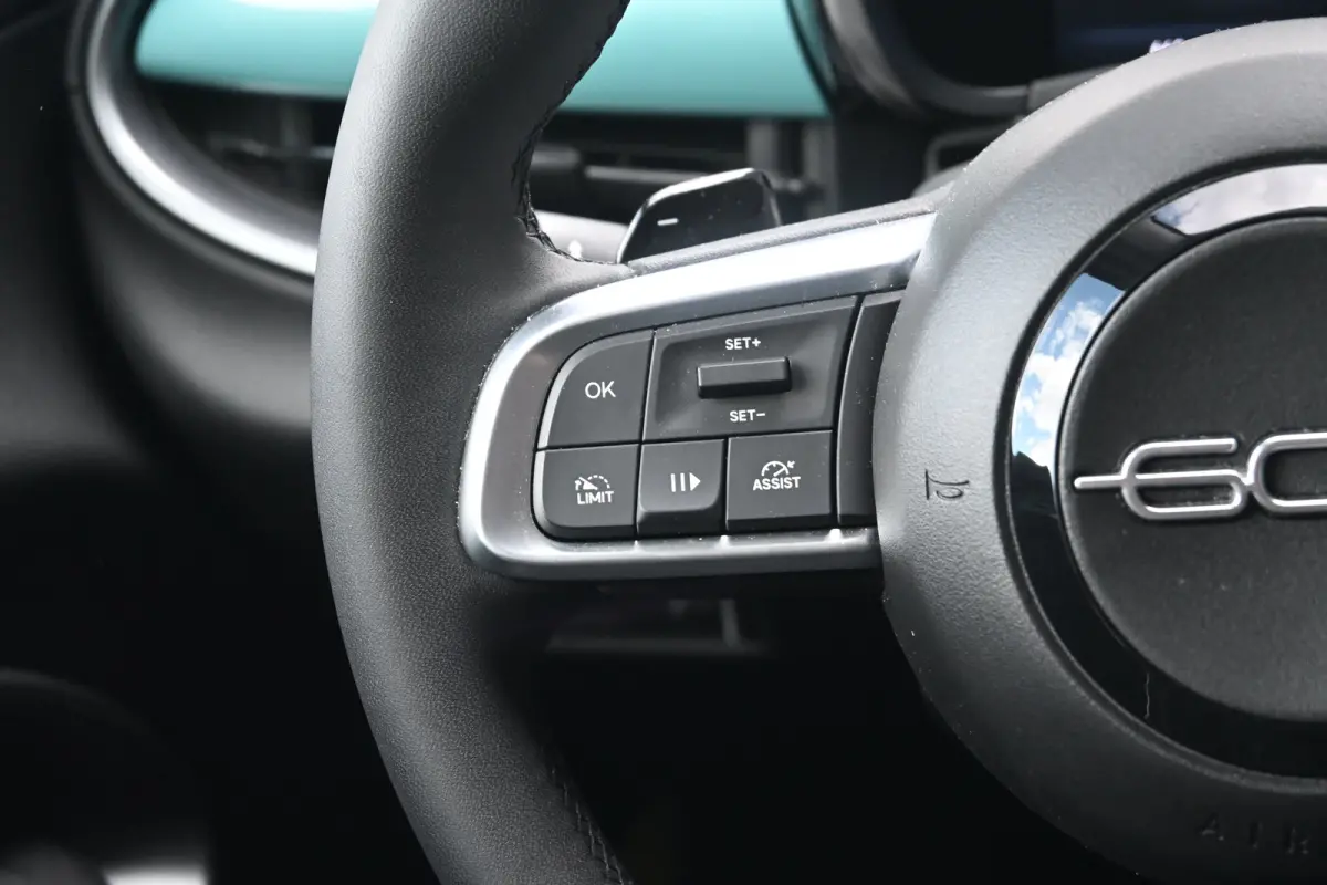 1.2 Hybrid Urban 110pk | Pack Style + Winter + Comfort | Navigatie | Achteruitrijcamera | Draadloos Apple Carplay & Android Auto | Keyless Entry & Start | !!