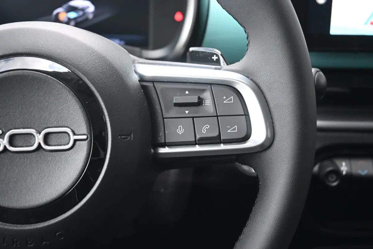 1.2 Hybrid Urban 110pk | Pack Style + Winter + Comfort | Navigatie | Achteruitrijcamera | Draadloos Apple Carplay & Android Auto | Keyless Entry & Start | !!