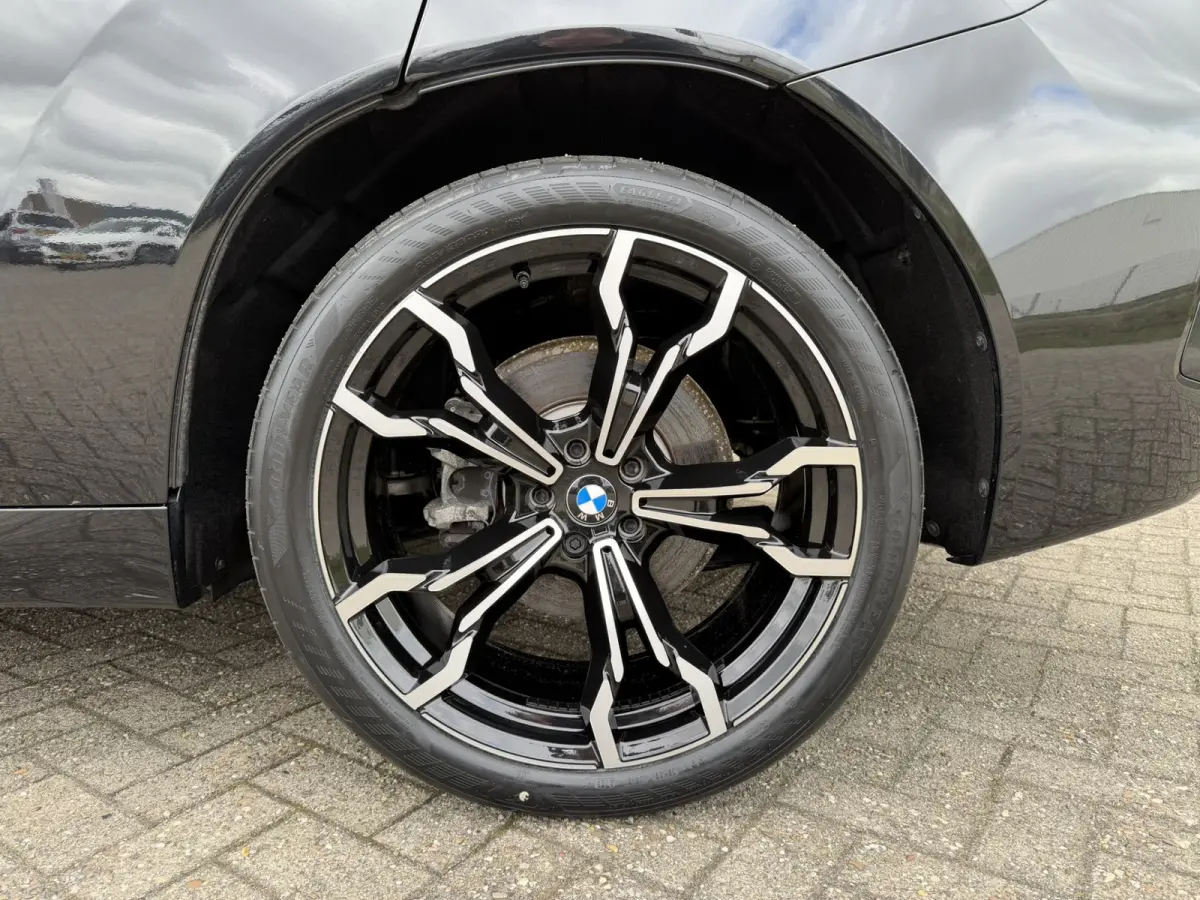 20 xDrive M Sport Panoramadak Trekhaak Leder ACC LED Achteruitrijcamera Stuurwielverwarming Carplay